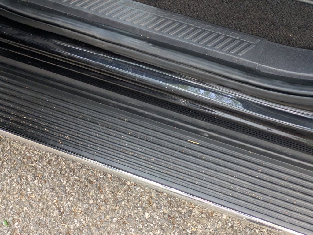 Used 2022 Ford Expedition Limited image 12