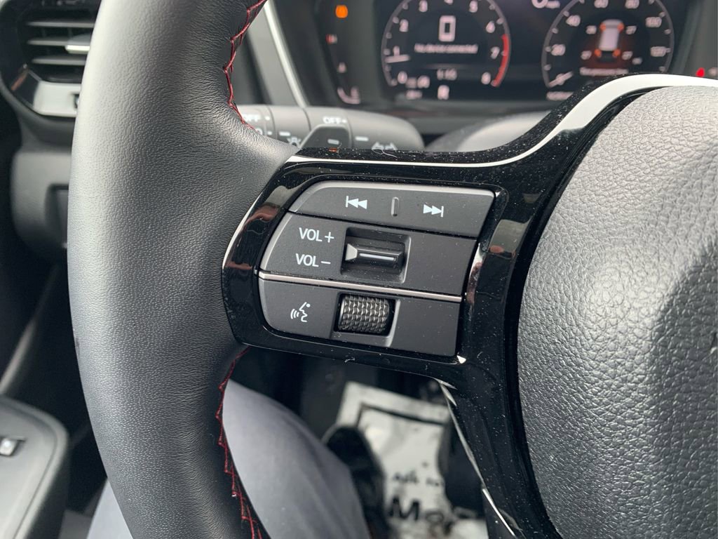 Used 2025 Honda Pilot Black Edition image 30