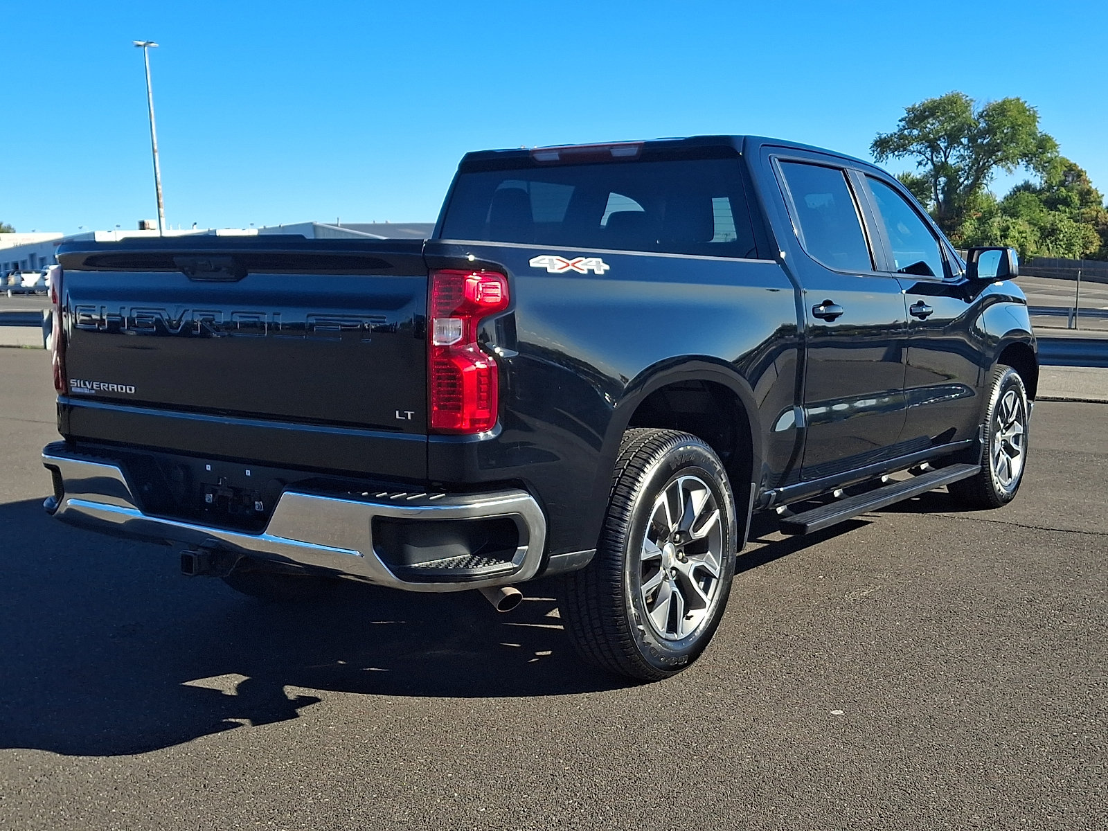 Used 2022 Chevrolet Silverado 1500 LT AWD/4WD image 6
