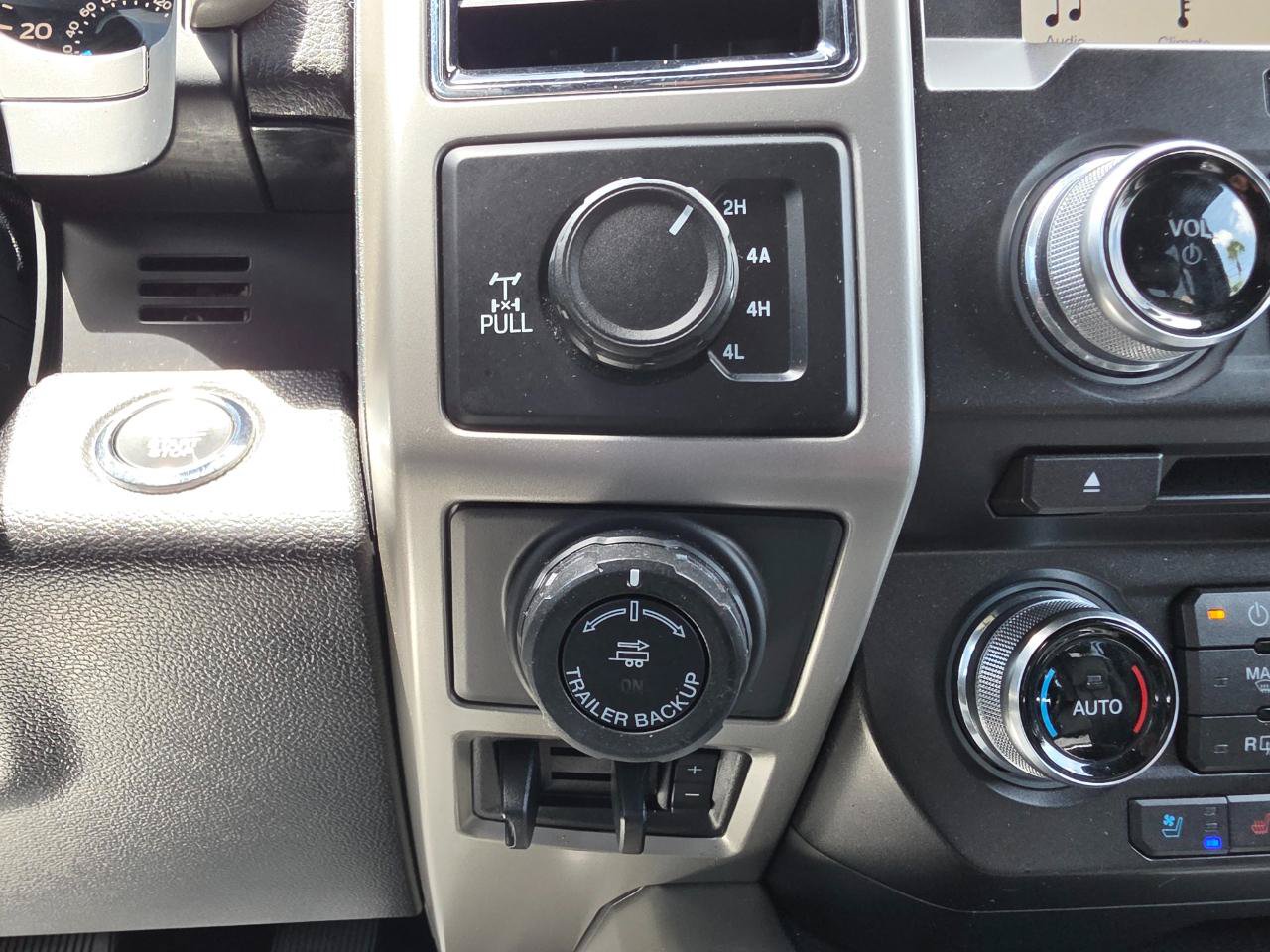 Used 2018 Ford F150 Lariat w/ Equipment Group 502A Luxury AWD/4WD image 25