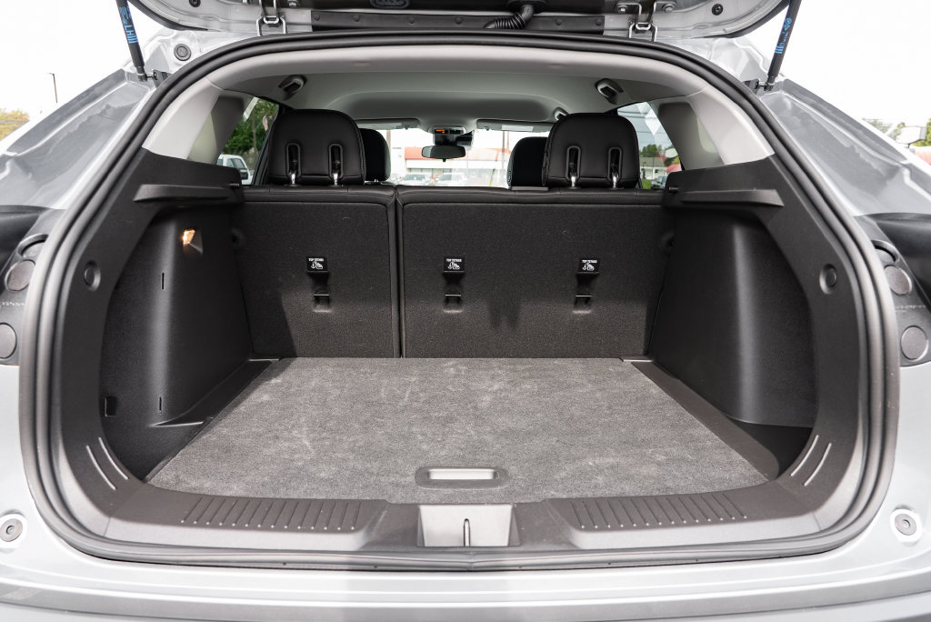 Used 2025 Chevrolet Trax LT FWD image 8