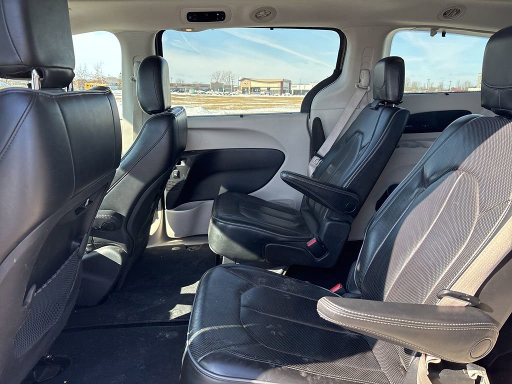 Used 2017 Chrysler Pacifica Limited w/ Tire & Wheel Group image 16