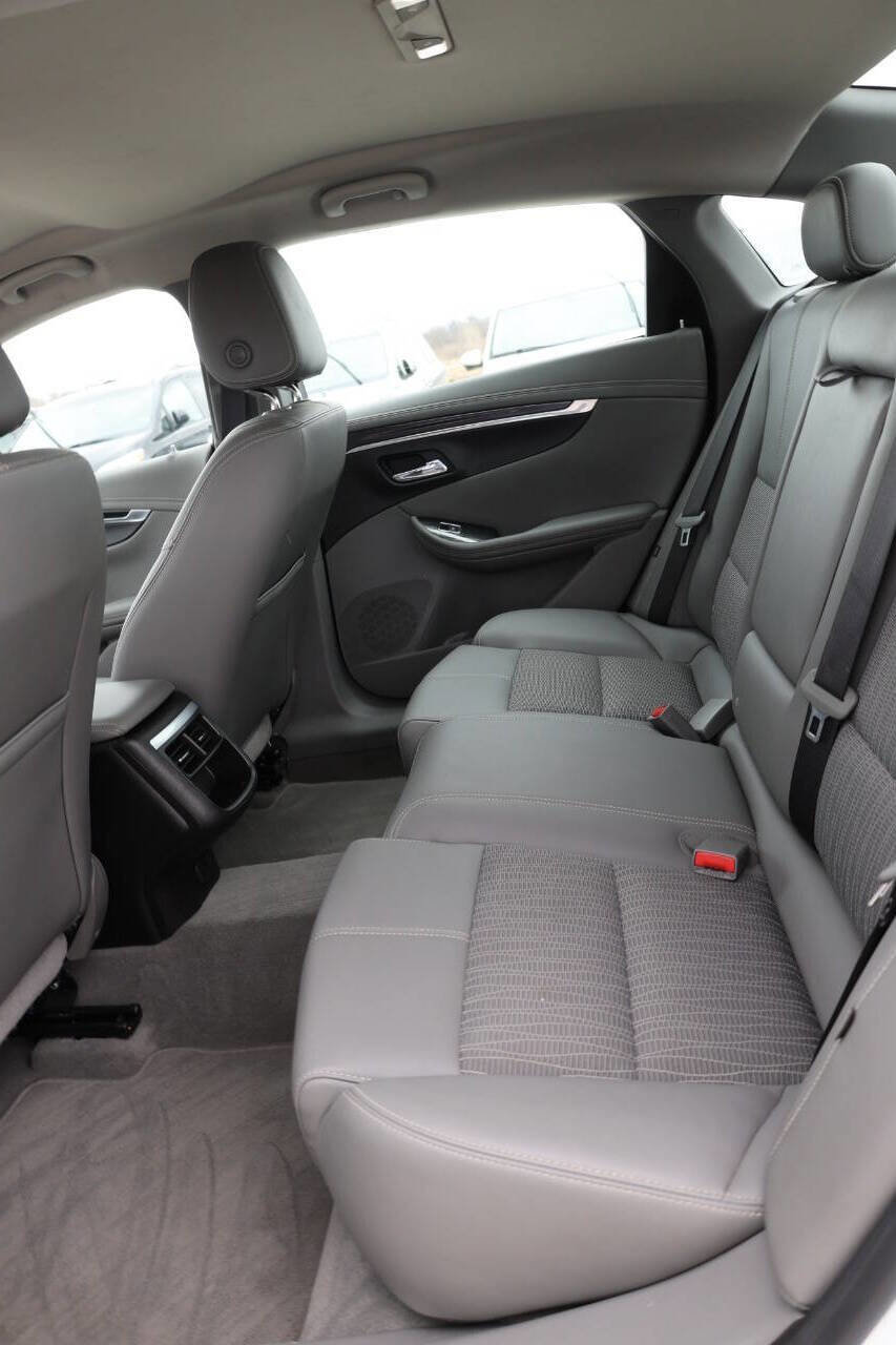 Used 2018 Chevrolet Impala LT FWD image 17