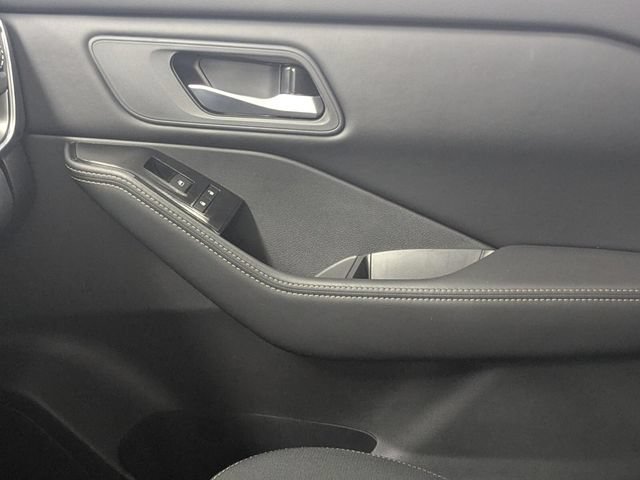 Certified 2026 Nissan Rogue SV FWD image 28