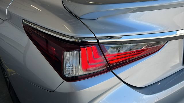 Used 2025 Lexus ES 300h w/ Premium Package FWD image 19
