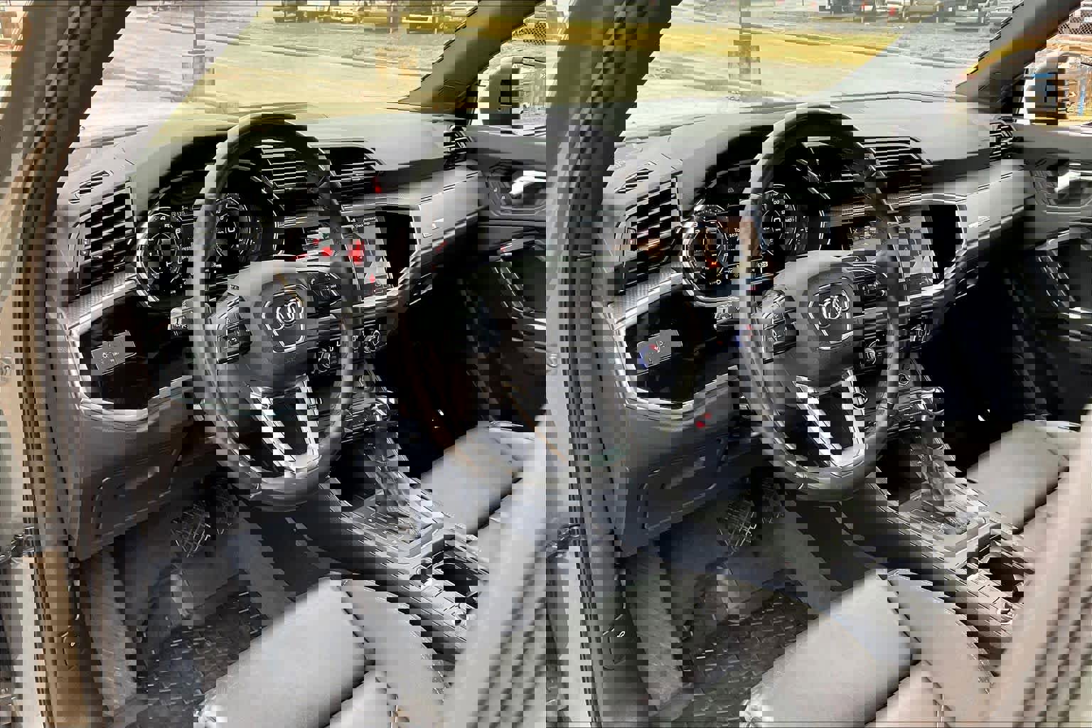 Used 2022 Audi Q3 2.0T Premium Plus w/ Premium Plus Package image 17