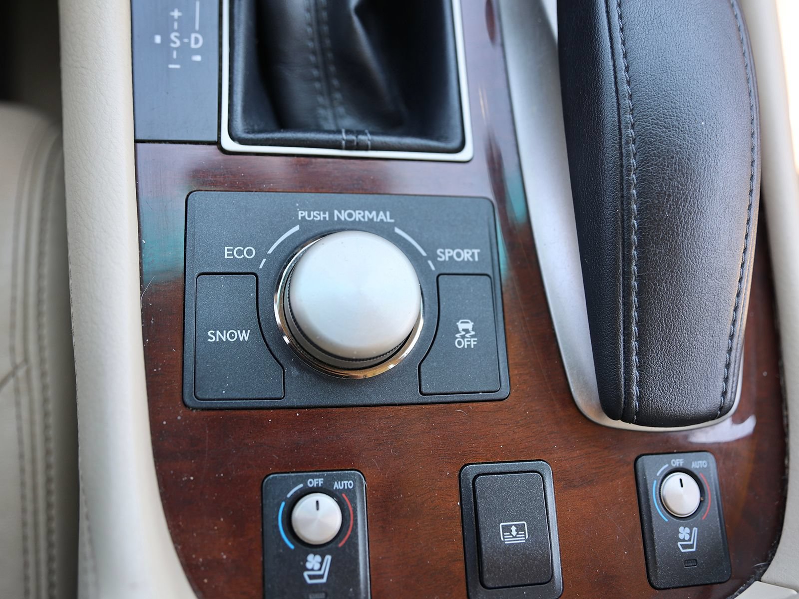 Used 2013 Lexus LS 460 AWD w/ Comfort Pkg image 32