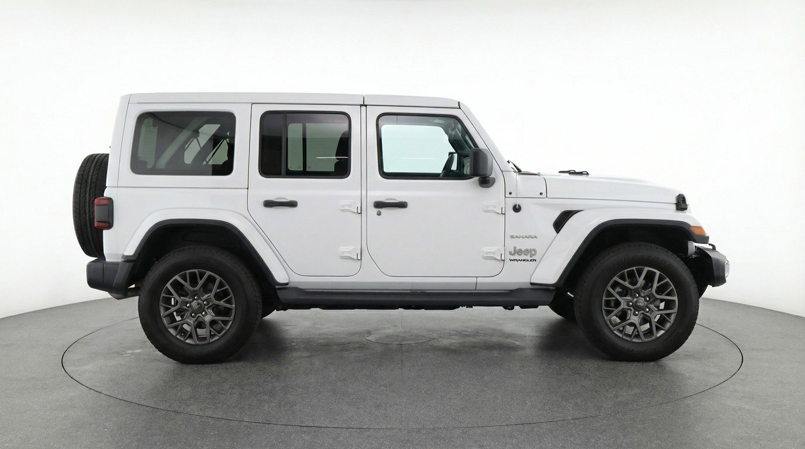 Used 2025 Jeep Wrangler Sahara image 11