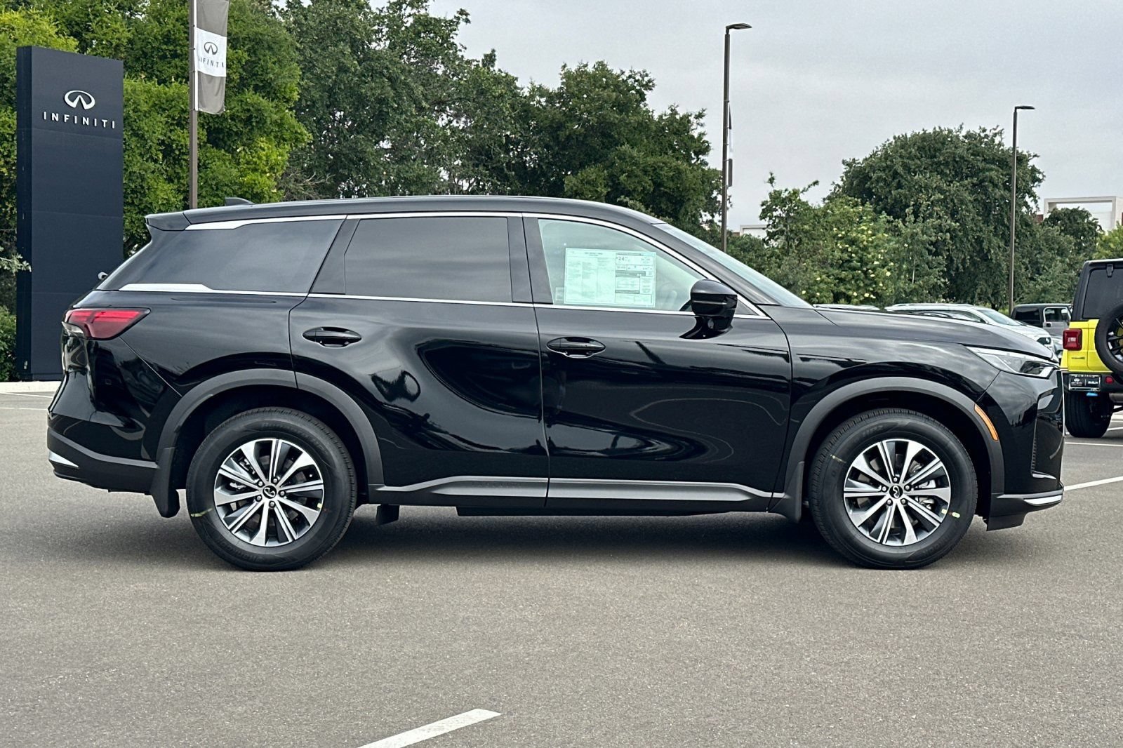 New 2027 INFINITI QX60 Pure w/ Cargo Package AWD/4WD image 6