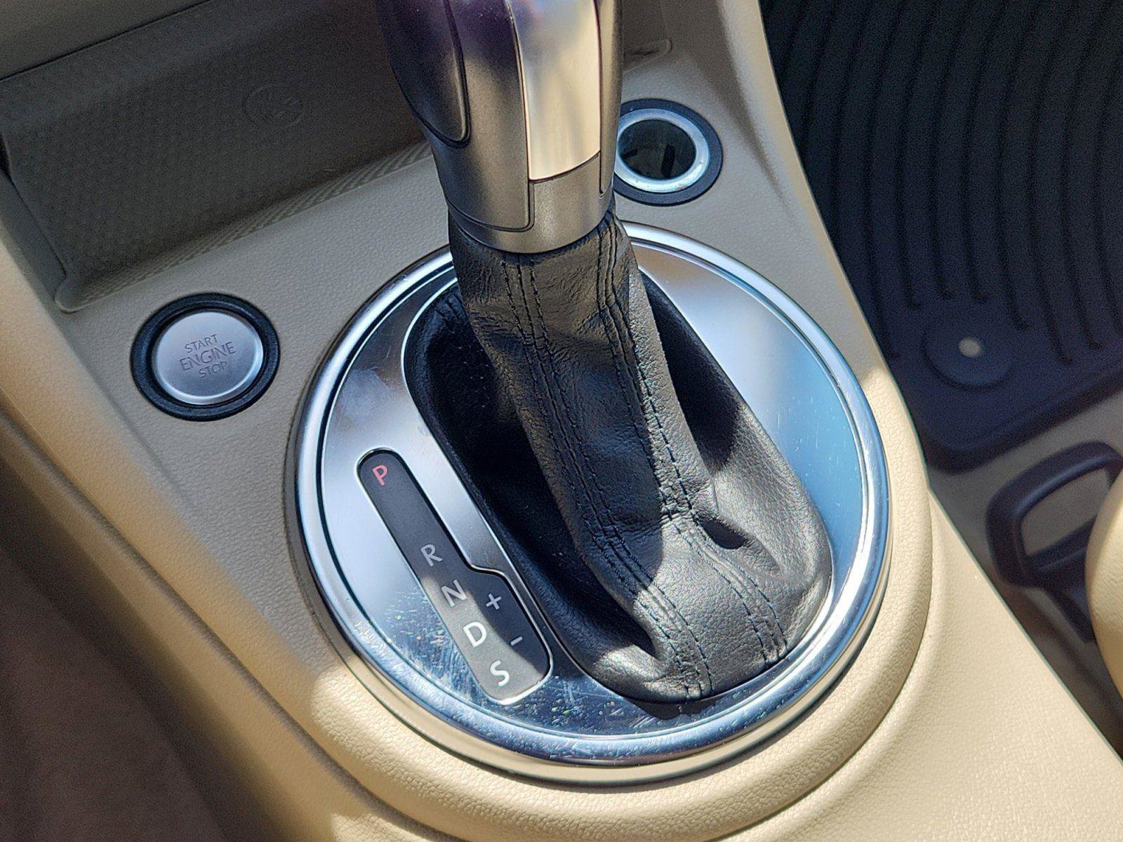 Used 2013 Volkswagen Beetle 2.5 image 26