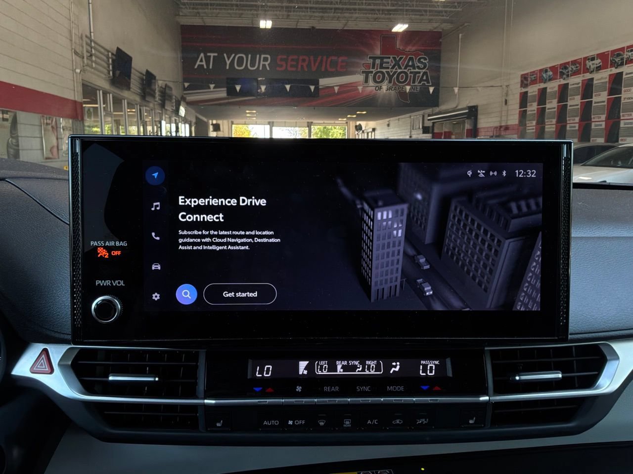 Used 2025 Toyota Sienna XLE FWD image 33
