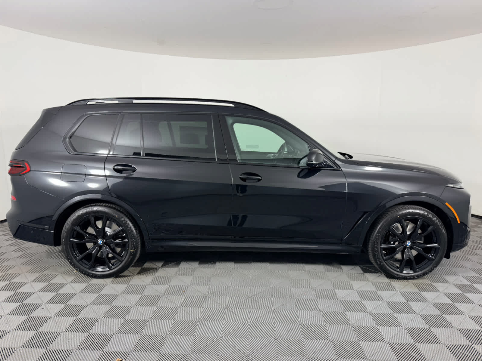 New 2027 BMW X7 M60i AWD/4WD image 2