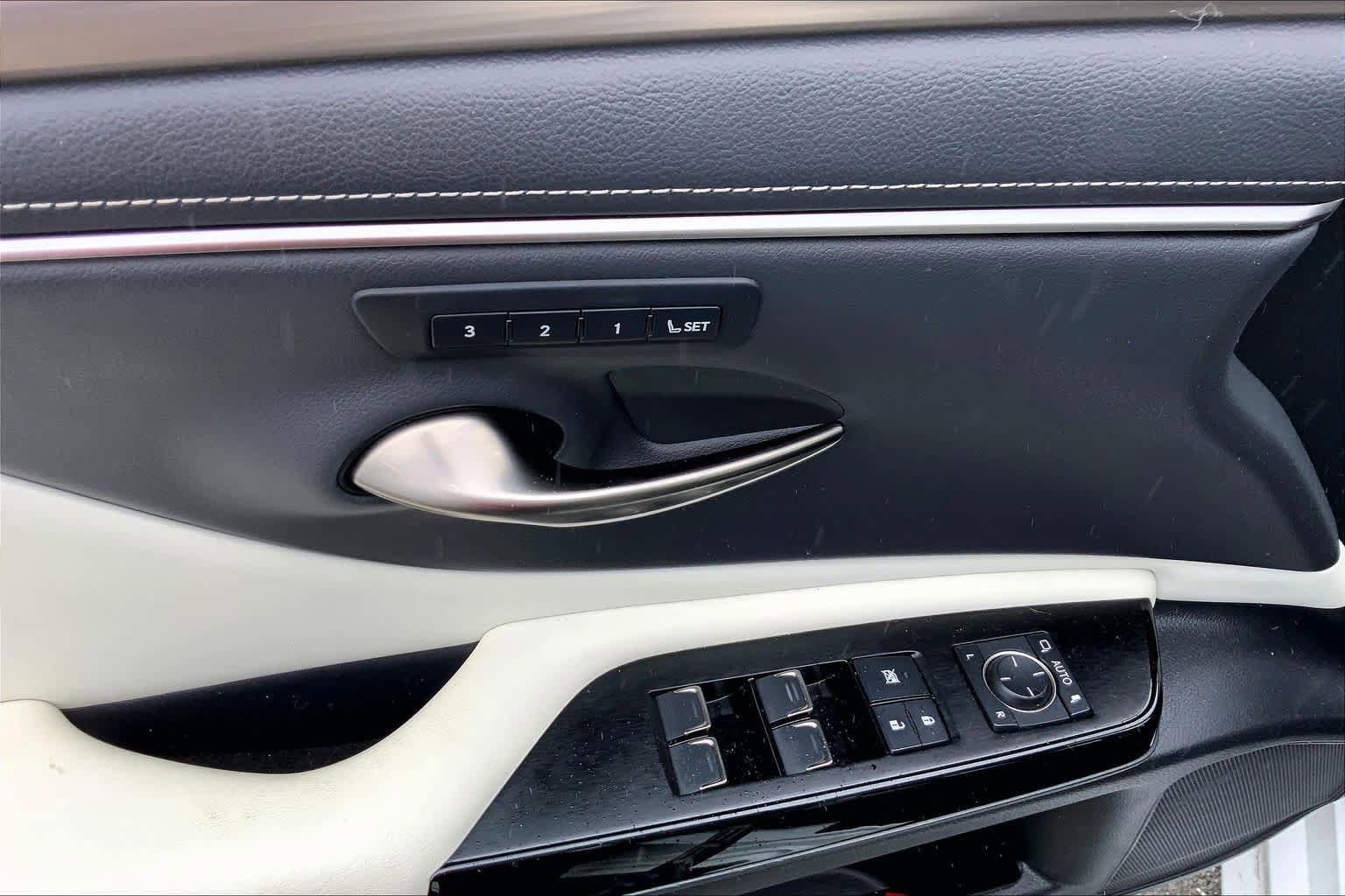Used 2023 Lexus ES 350 F Sport w/ Accessory Package (Z2) FWD image 35