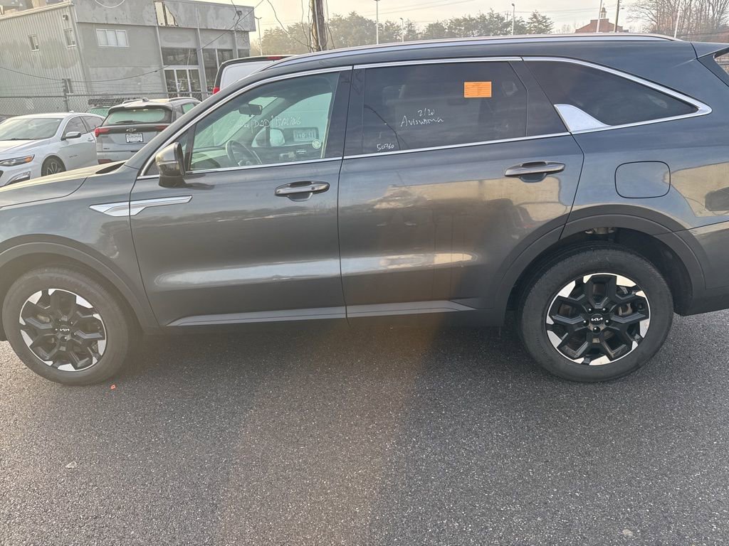 Used 2024 Kia Sorento S image 6
