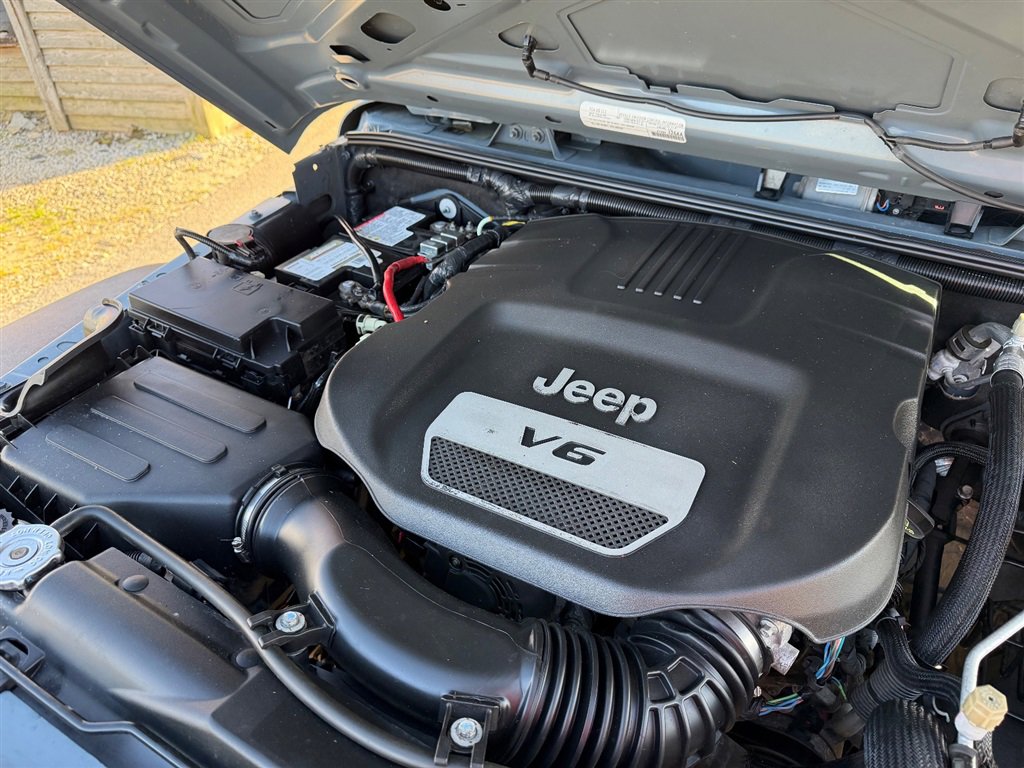 Used 2015 Jeep Wrangler Sport image 18