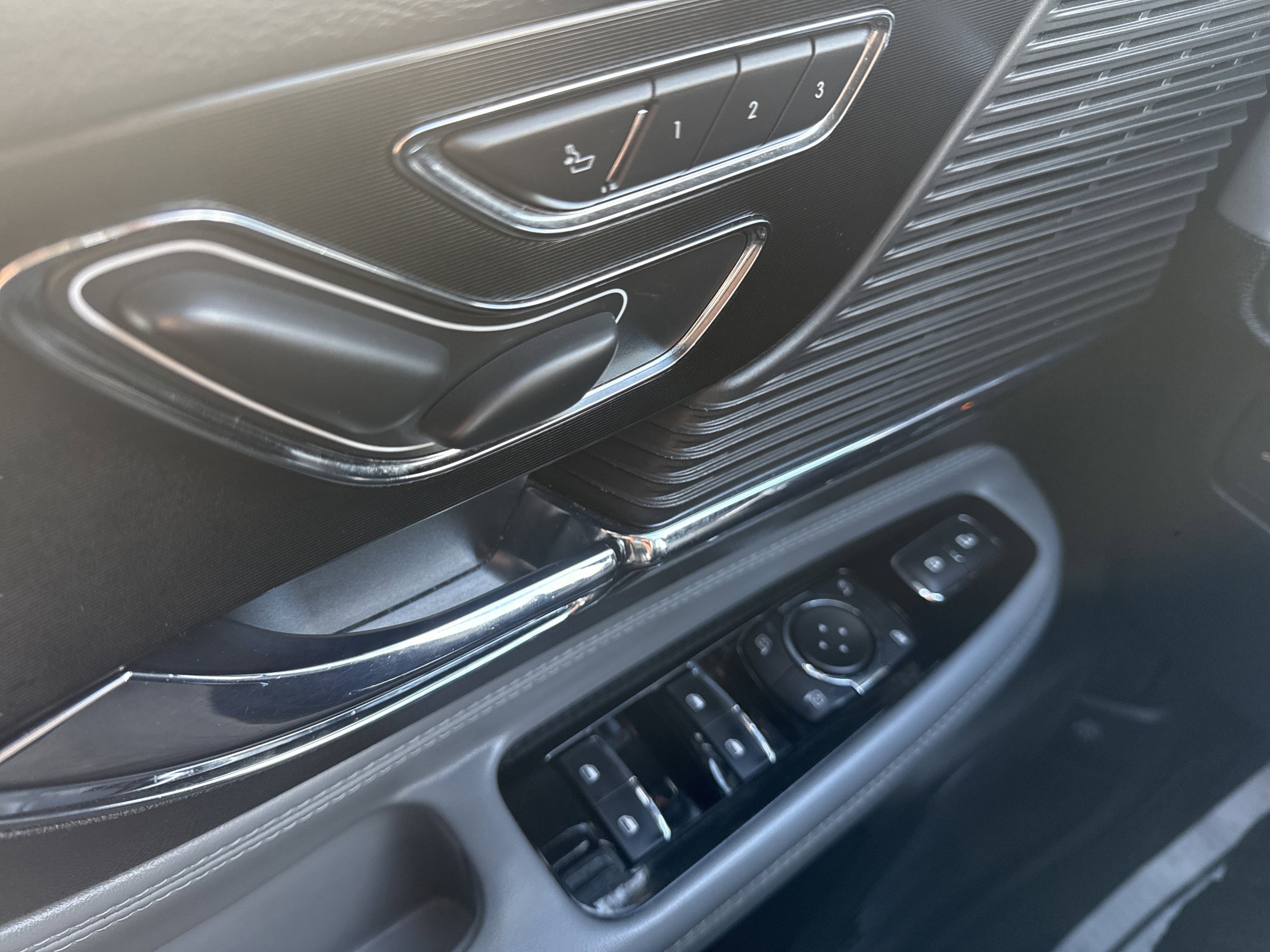 Used 2020 Lincoln Corsair AWD w/ Premium Package image 14