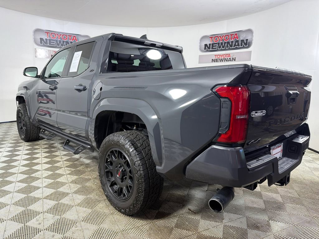 Used 2025 Toyota Tacoma SR5 AWD/4WD image 5