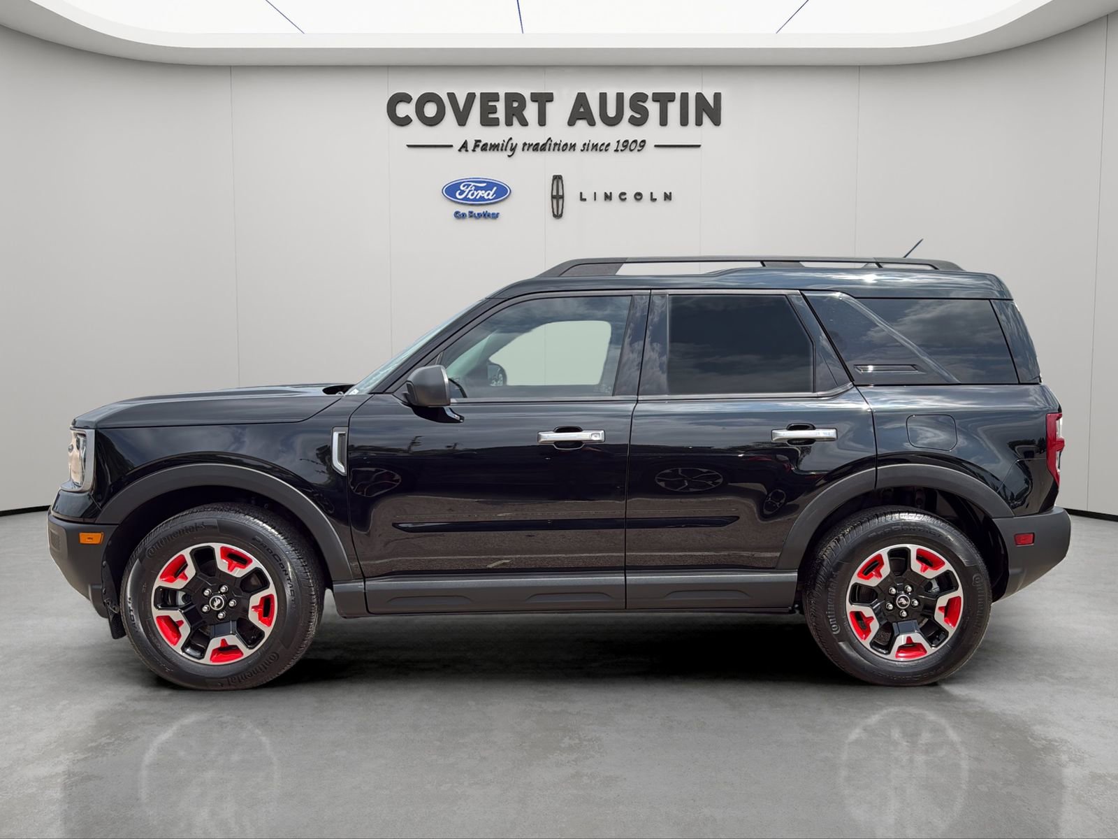 Certified 2025 Ford Bronco Sport Free Wheeling w/ Convenience Package AWD/4WD image 2