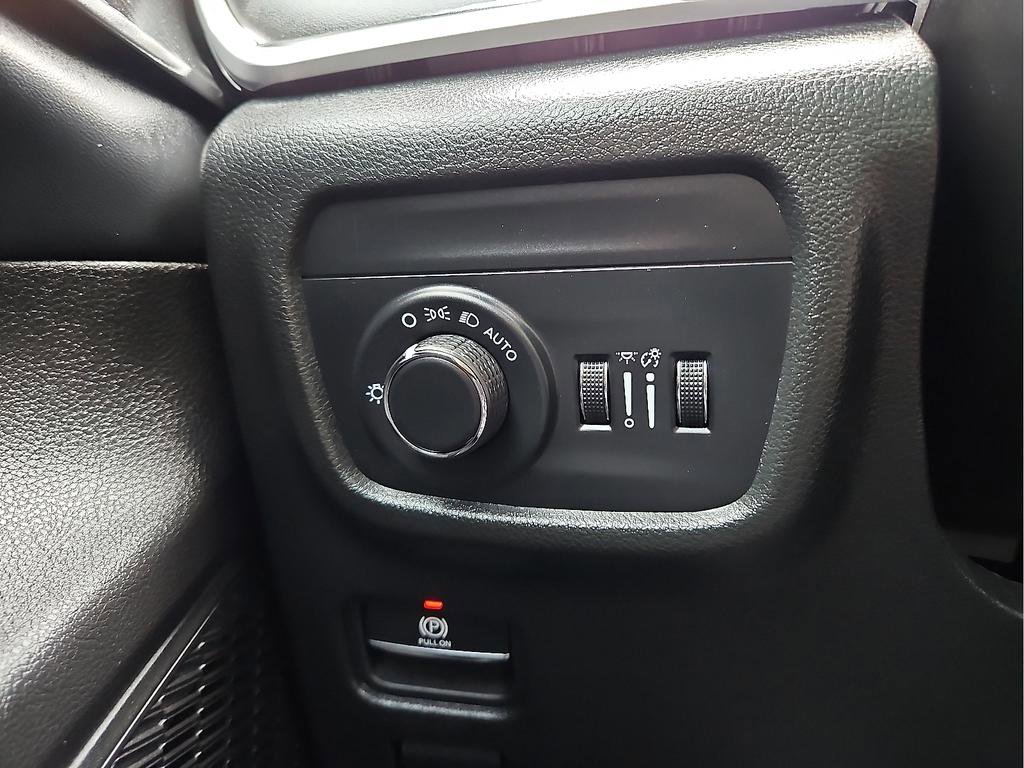 Used 2024 Jeep Grand Cherokee Altitude RWD image 15
