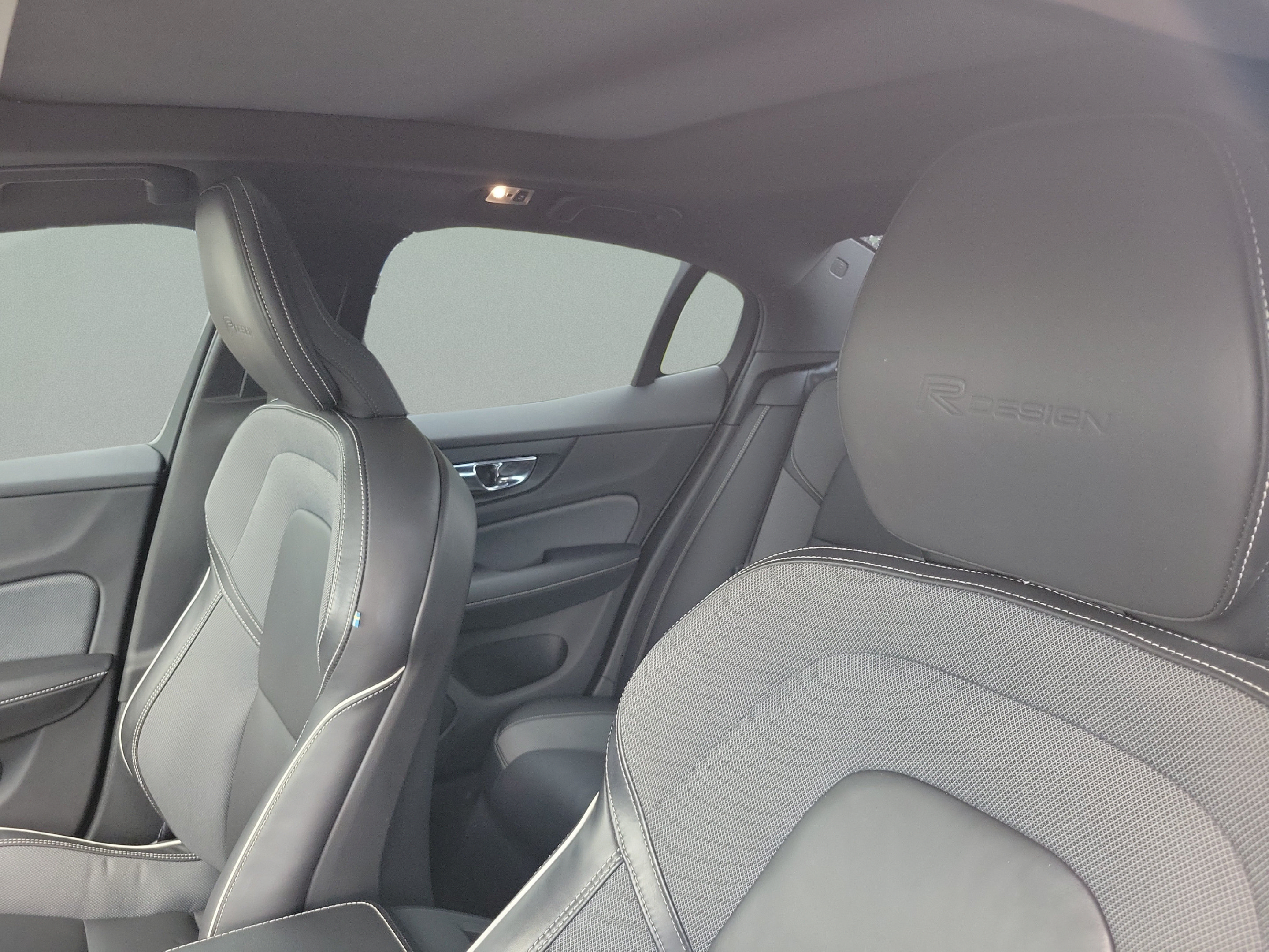 Used 2019 Volvo S60 T5 R-Design FWD image 28