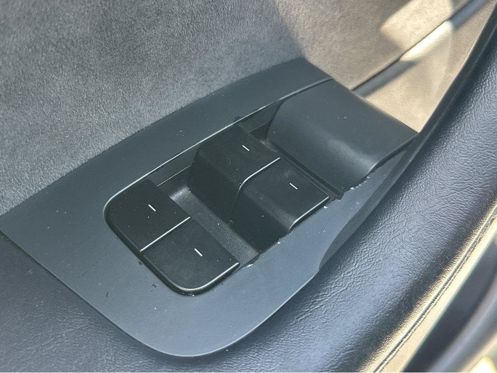 Used 2021 Tesla Model Y Long Range AWD/4WD image 31
