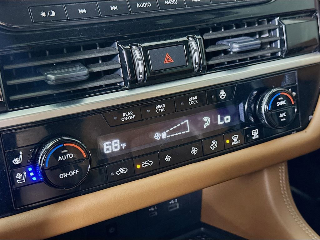 Used 2024 Nissan Pathfinder Platinum image 28