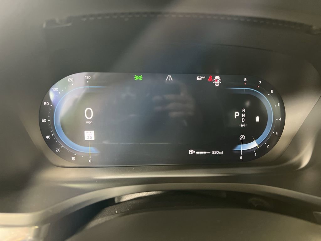 Used 2025 Volvo V60 B5 Cross Country Plus image 12