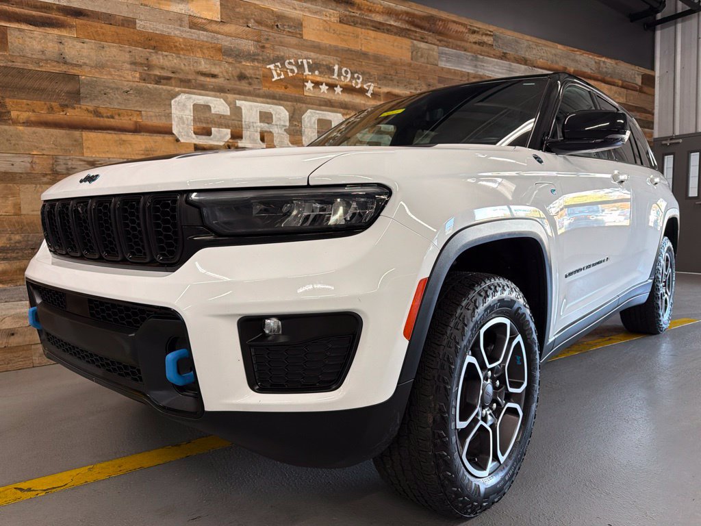 Used 2023 Jeep Grand Cherokee Trailhawk w/ Luxury Tech Group III AWD/4WD image 14