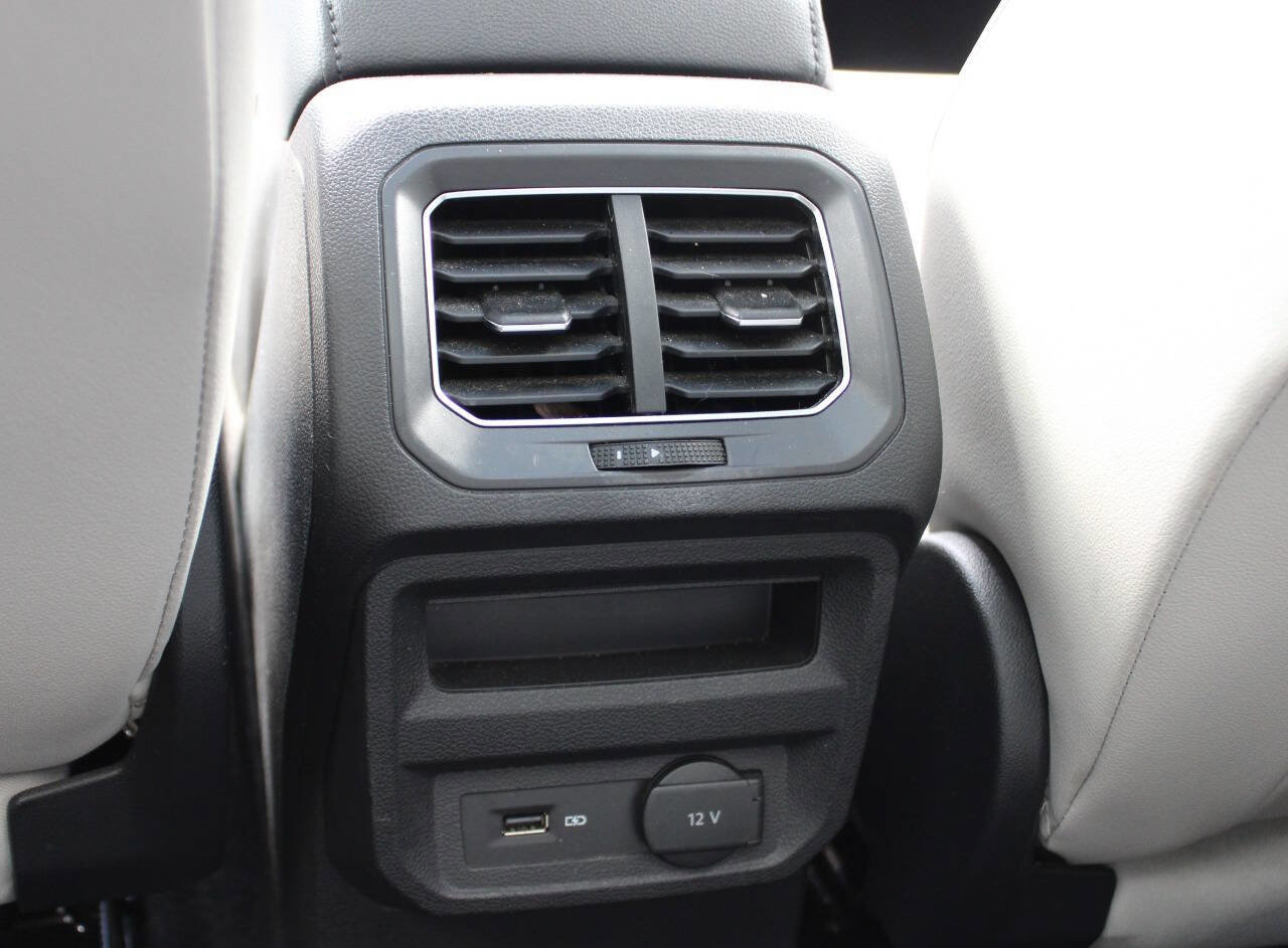 Used 2018 Volkswagen Tiguan SE AWD/4WD image 30