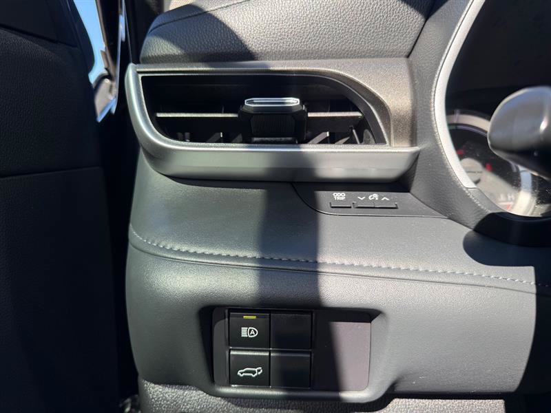 Used 2023 Toyota Highlander XLE FWD image 35