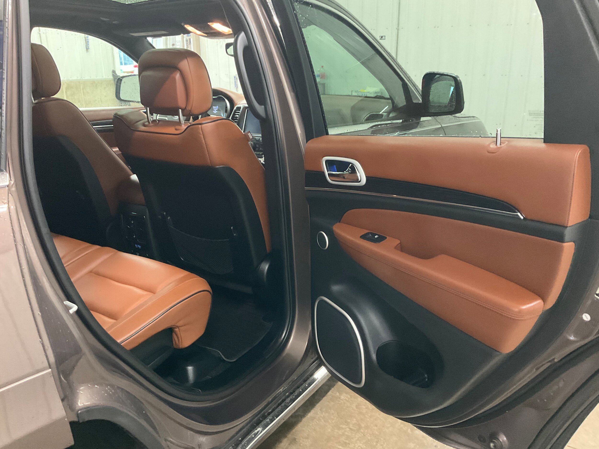Used 2018 Jeep Grand Cherokee Summit AWD/4WD image 26