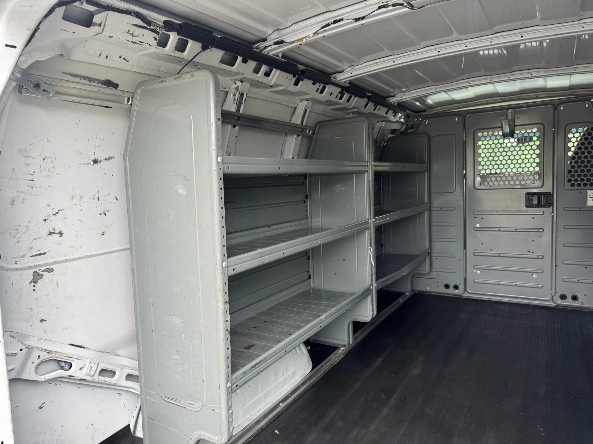 Used 2012 Chevrolet Express 2500 RWD image 18