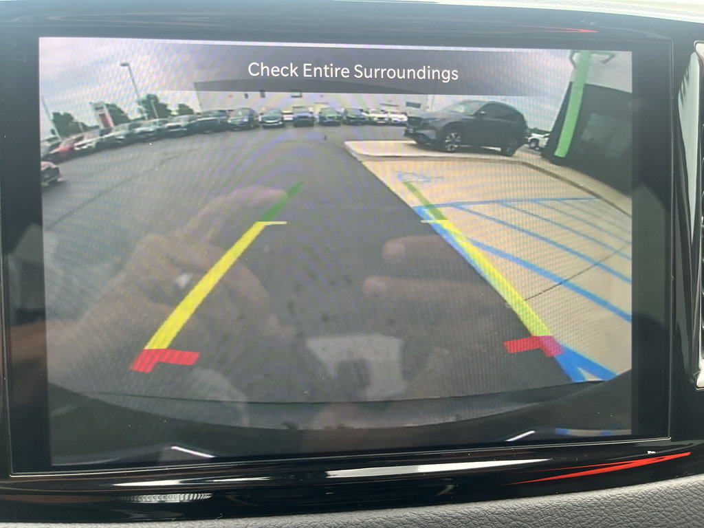 Used 2024 Chrysler Pacifica Touring-L FWD image 21