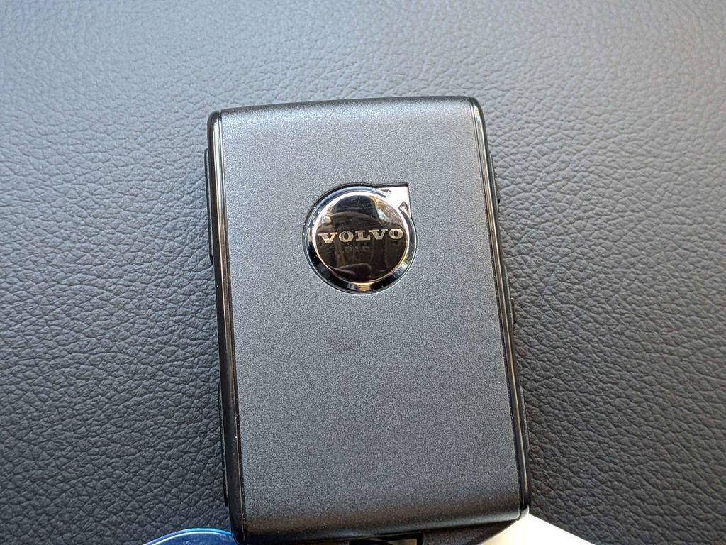 New 2026 Volvo XC40 B4 Core image 32