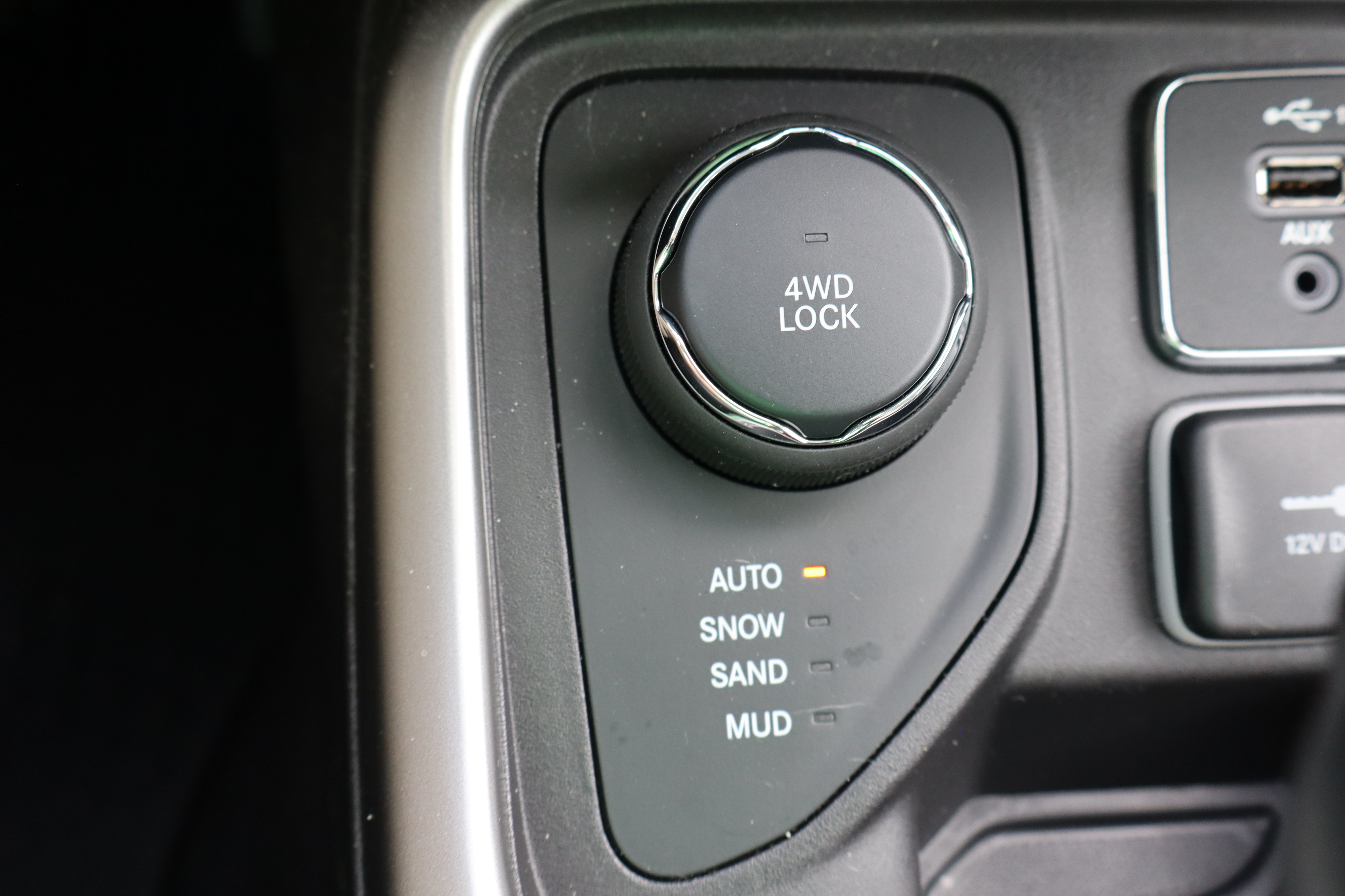 Used 2020 Jeep Compass Latitude w/ Cold Weather Group AWD/4WD image 22