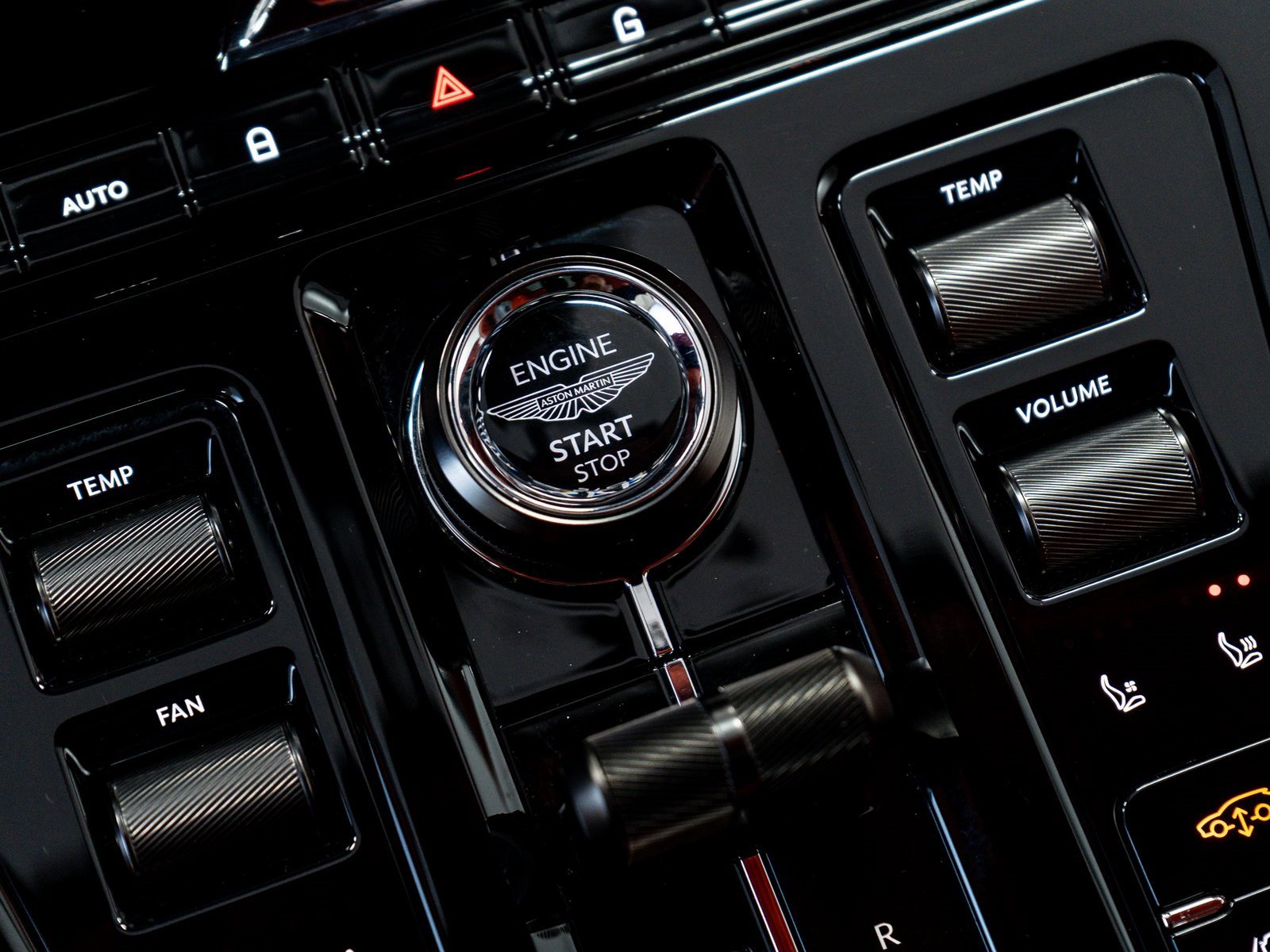 Used 2025 Aston Martin DBX 707 image 36