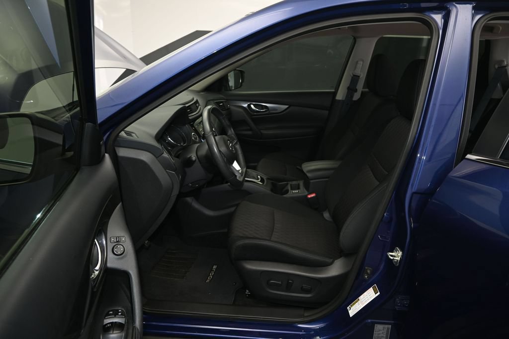 Used 2017 Nissan Rogue SV FWD image 17