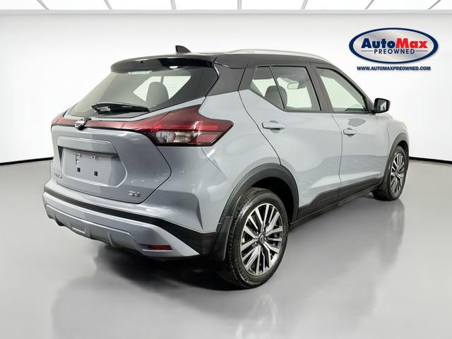 Used 2022 Nissan Kicks SV image 2