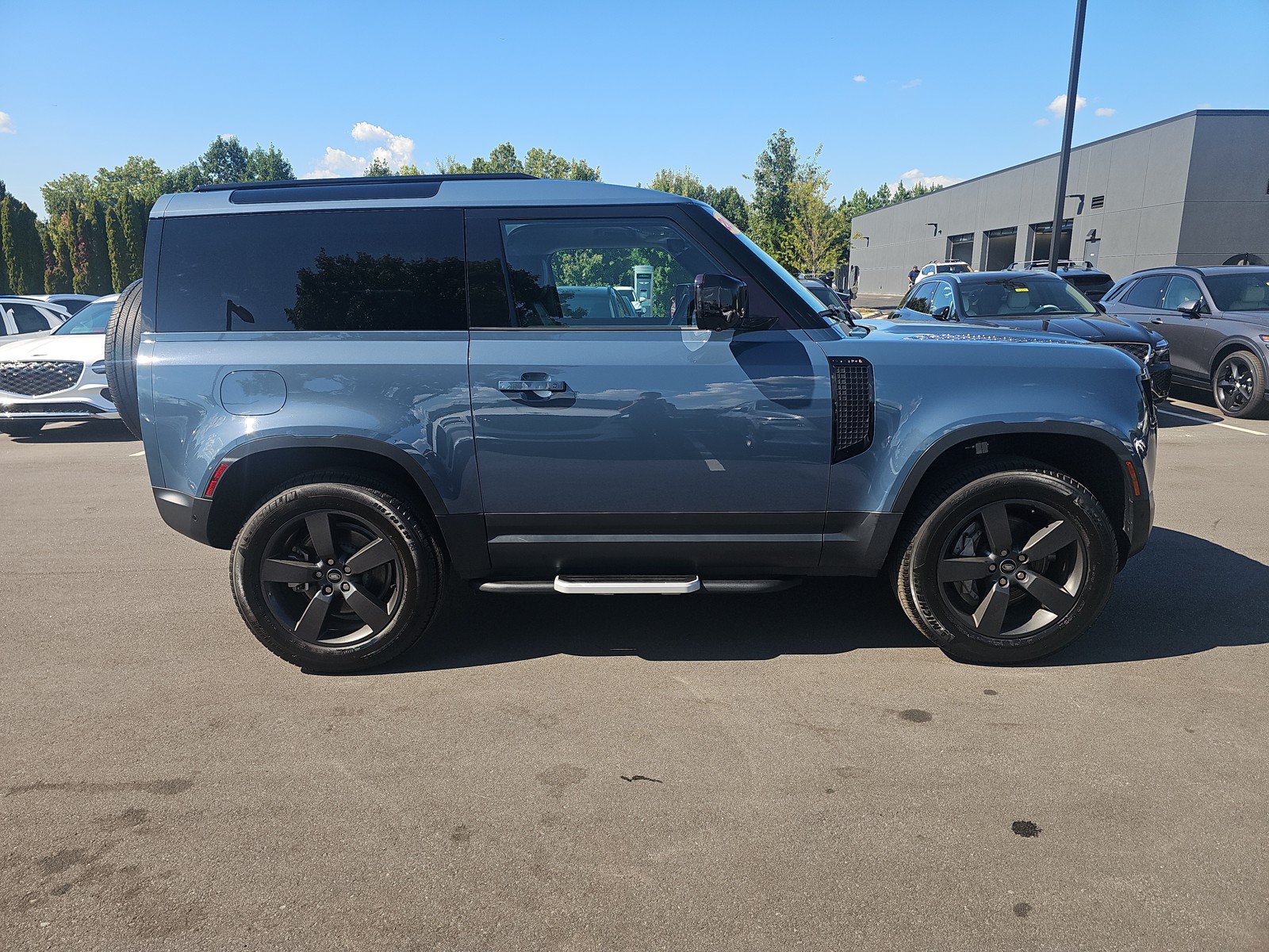 Used 2023 Land Rover Defender 90 SE AWD/4WD image 4
