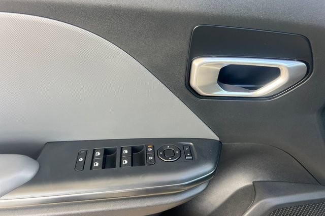 Used 2025 Kia K4 image 11