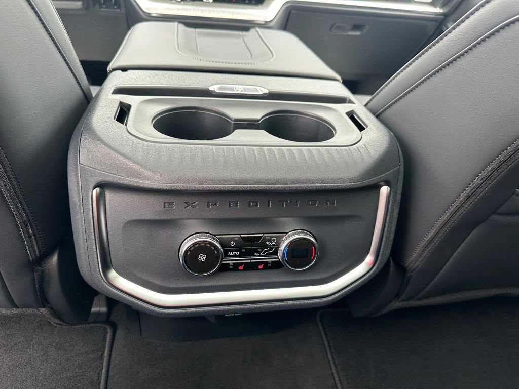 New 2025 Ford Expedition Max Platinum w/ Driver's Package image 19