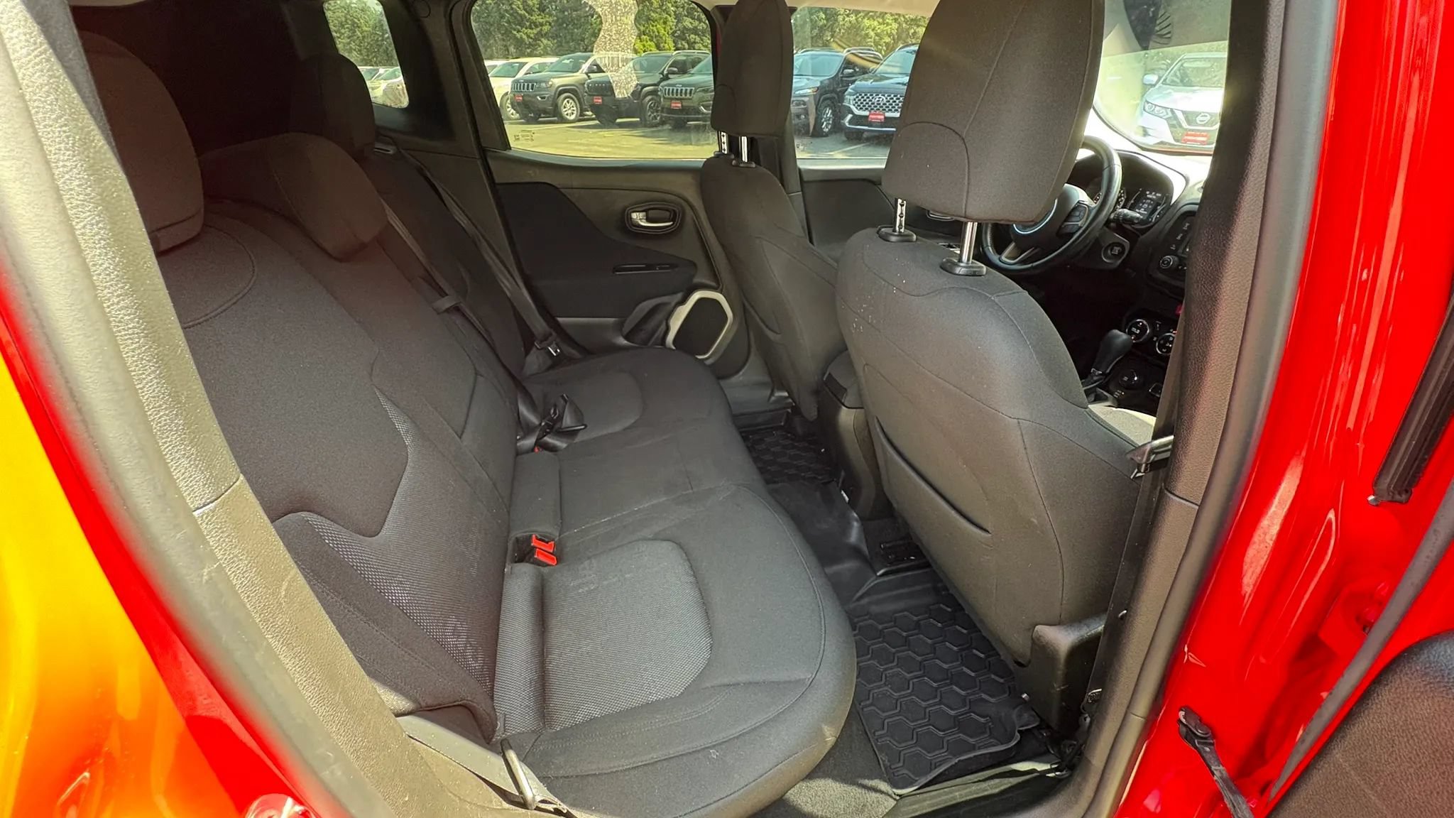 Used 2017 Jeep Renegade Latitude w/ Popular Equipment Group AWD/4WD image 26