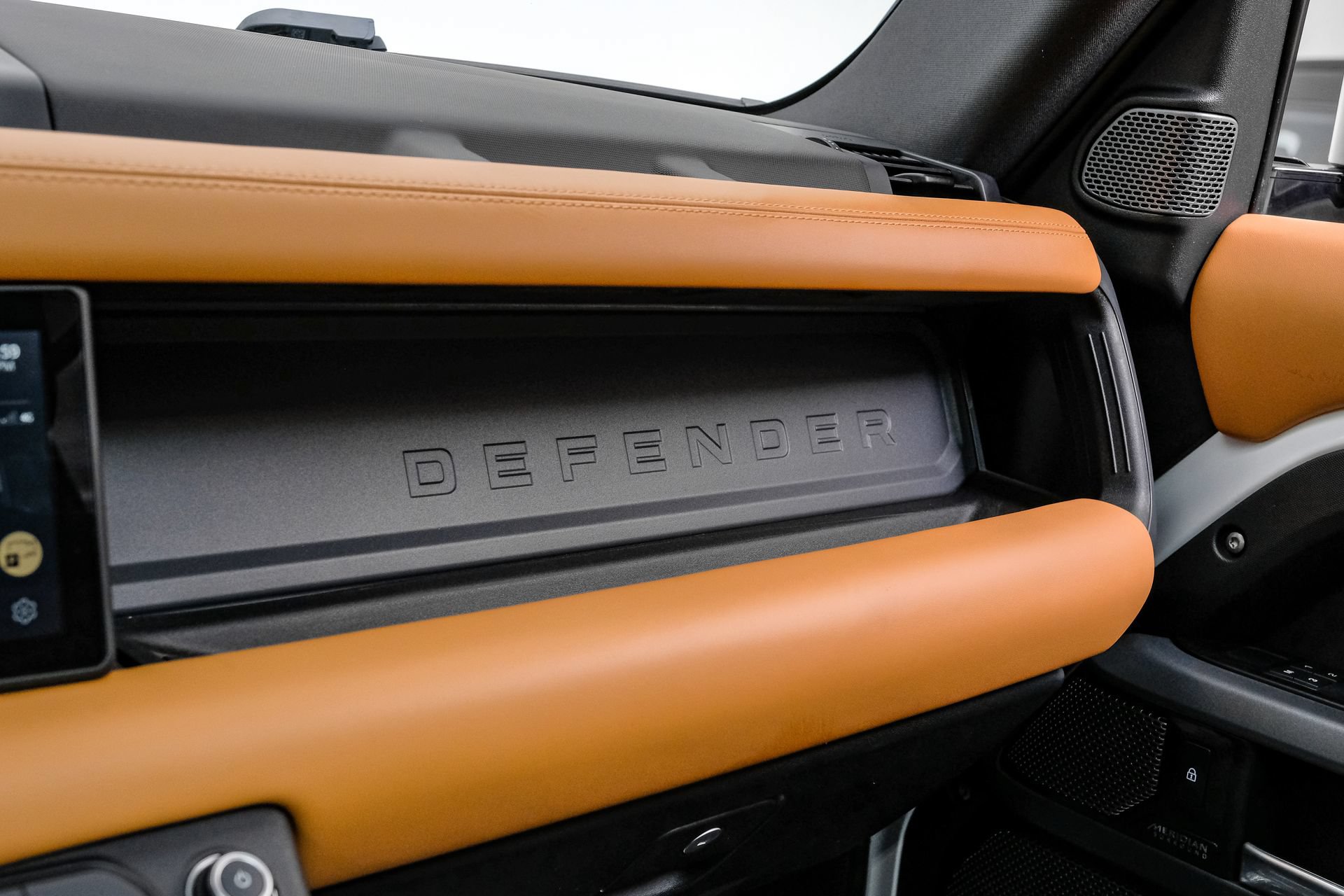 Used 2023 Land Rover Defender 110 X-Dynamic SE AWD/4WD image 30