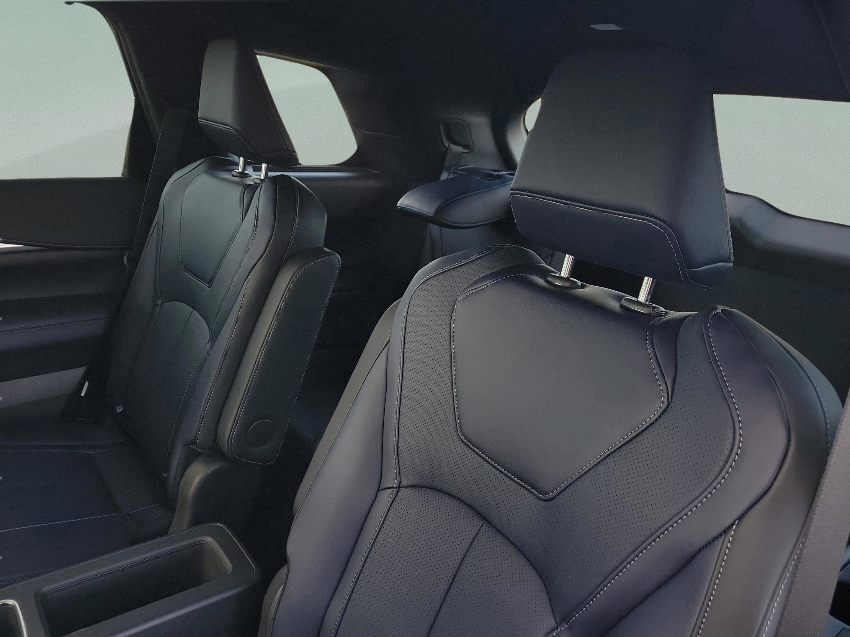 New 2026 INFINITI QX60 Sport w/ Dark Cargo Package image 9