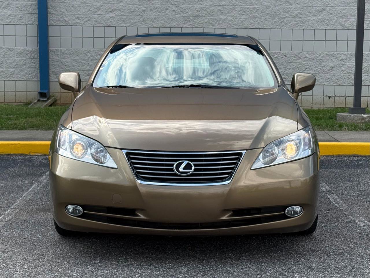 Used 2007 Lexus ES 350 w/ Luxury Pkg & Navigation FWD image 2