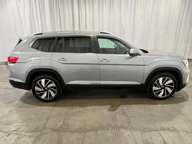 Used 2024 Volkswagen Atlas SEL AWD/4WD image 3