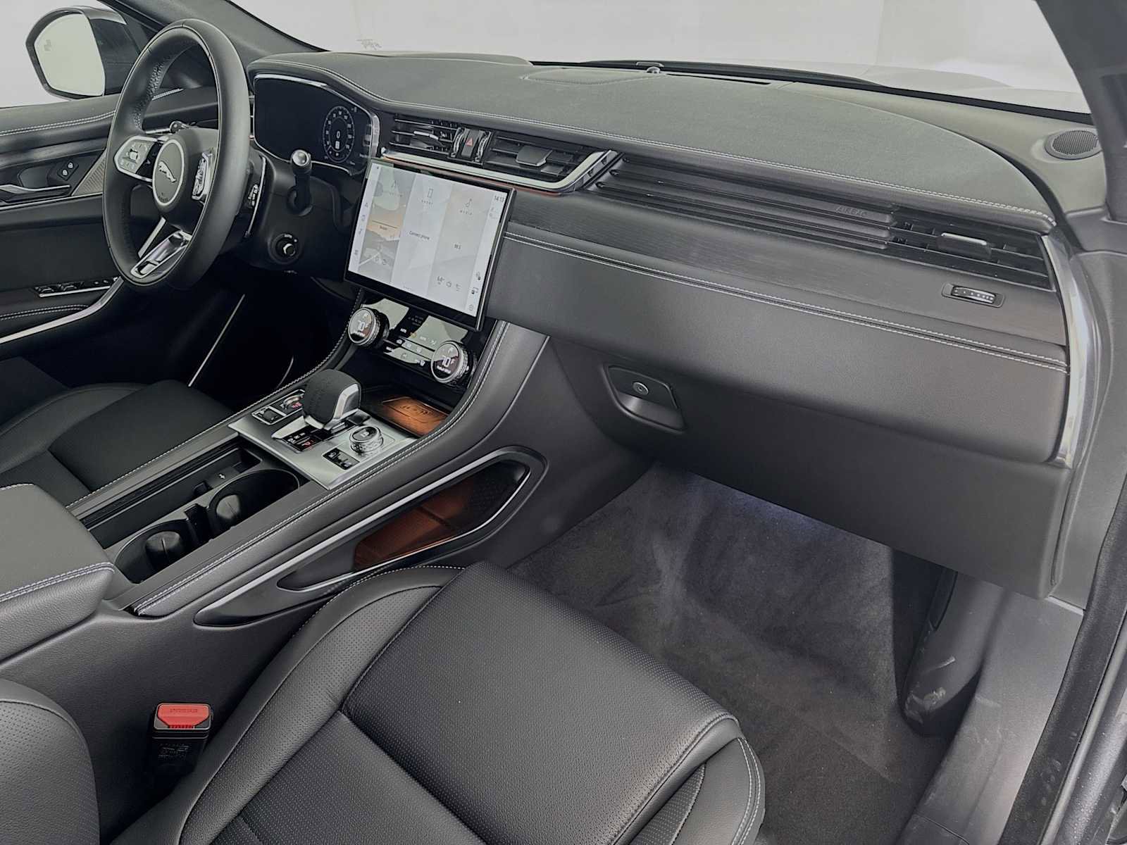 New 2026 Jaguar F-PACE R-Dynamic S image 24