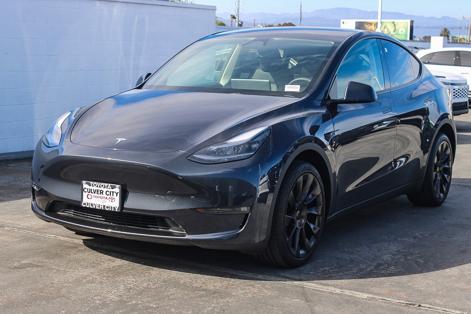 Used 2024 Tesla Model Y Long Range AWD/4WD image 3