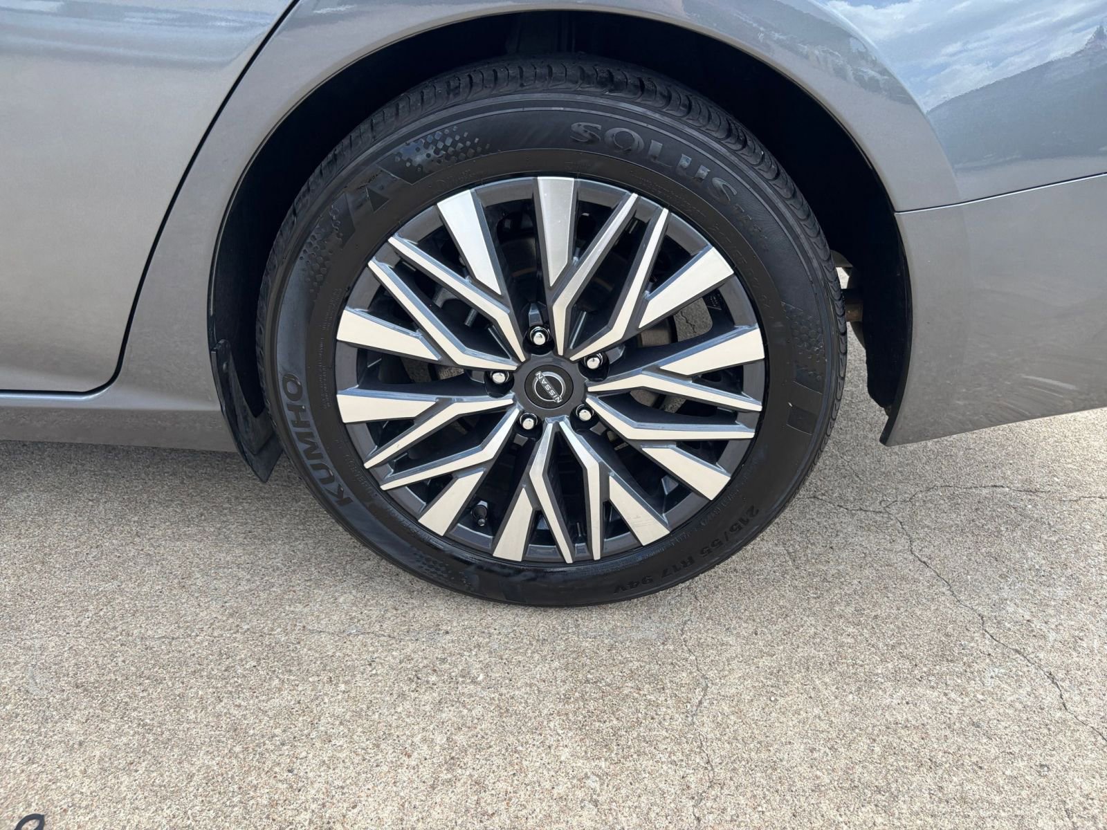 Used 2025 Nissan Altima 2.5 SV FWD image 30