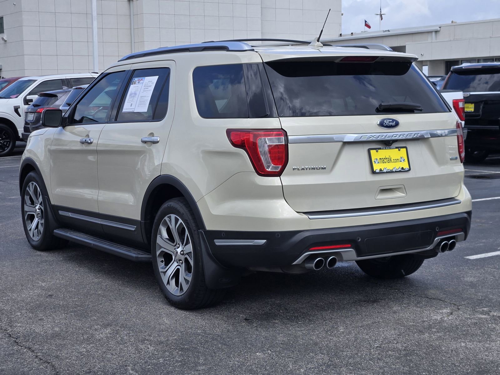 Used 2018 Ford Explorer Platinum image 6